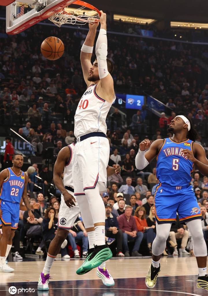 雷霆快船裁判报告：漏吹亚历山大对祖巴茨犯规