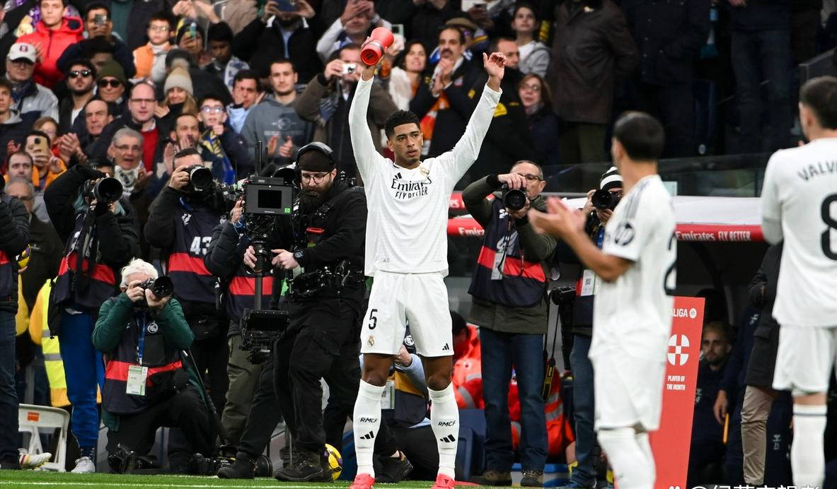 15年传奇之路！皇马天才贝林厄姆誓言争夺三冠，伯纳乌王朝迎来新基石