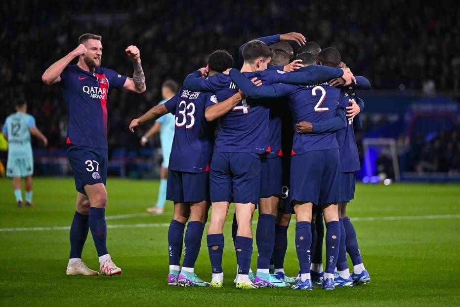 欧冠悲喜一夜！巴萨4-0血洗多特蒙德，欧联杯之王1-3巴黎失先机