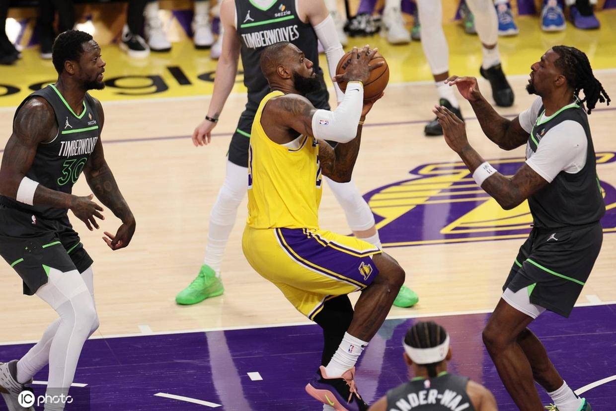 曝詹姆斯遭遇左膝内侧副韧带扭伤 需恢复3-5周